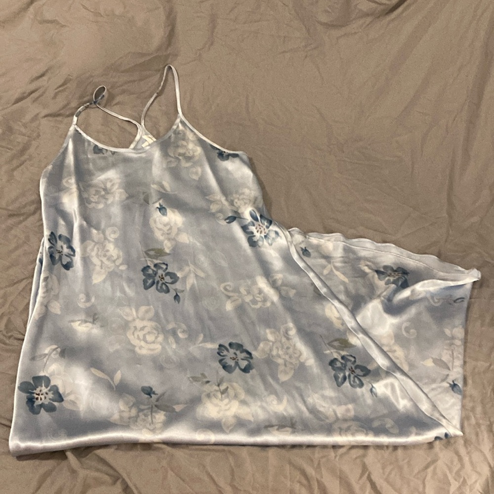 Jones New York slip nightgown and matching robe, medium